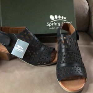 Spring Step Dorothea-B black leather sandals size 9